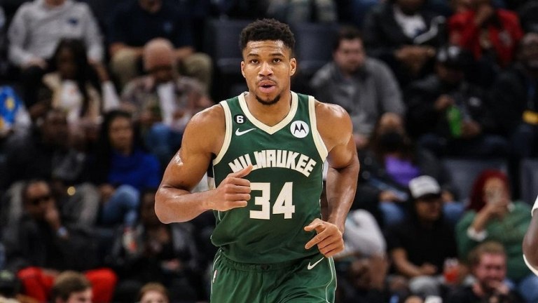 Αντετοκούνμπο: Ήμουν στο κρεβάτι με τις κουβέρτες μου, έτρεμα και δεν μπορούσα να παρακολουθήσω την προπόνηση (vid)