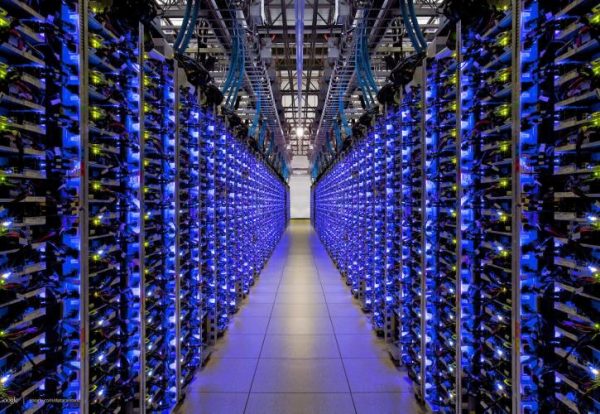 Data Centers: Οι δαπάνες λόγω AI ξεπερνούν αυτές των γραφείων