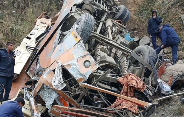 Τουλάχιστον 19 νεκροί μετά