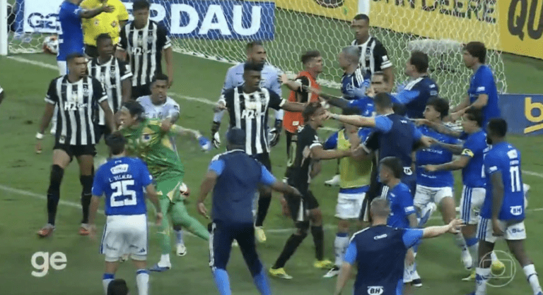 Ανεπανάληπτο ξύλο στο Κρουζέιρο-Ατλέτικο Μινέιρο  Απέβαλε 23 παίκτες ο διαιτητής! (vid)