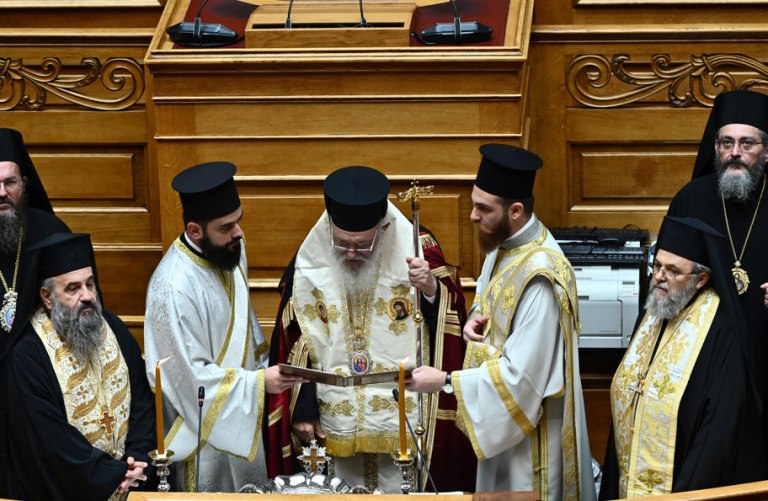 Αρχιεπίσκοπος Ιερώνυμος σε βουλευτές: Ο λαός μας παραπαίει και χρειάζεται να αγωνιστούμε ενωμένοι