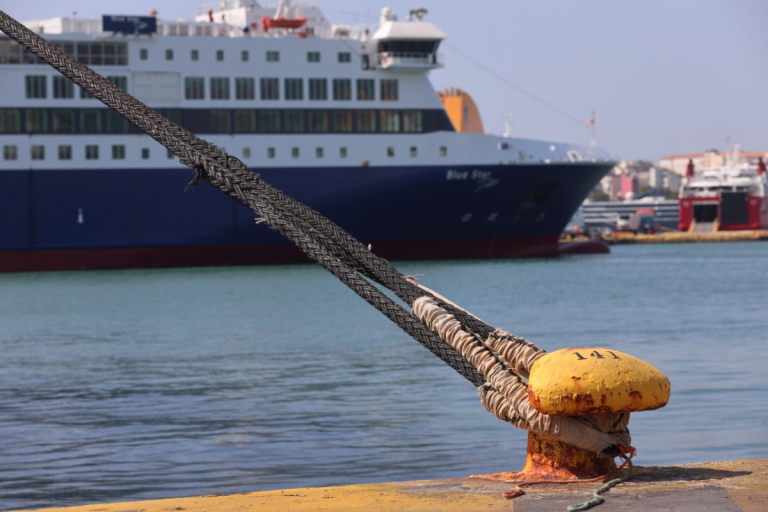 Μηχανική βλάβη εν πλω σε πλοίο  Έδεσε στην Ηγουμενίτσα