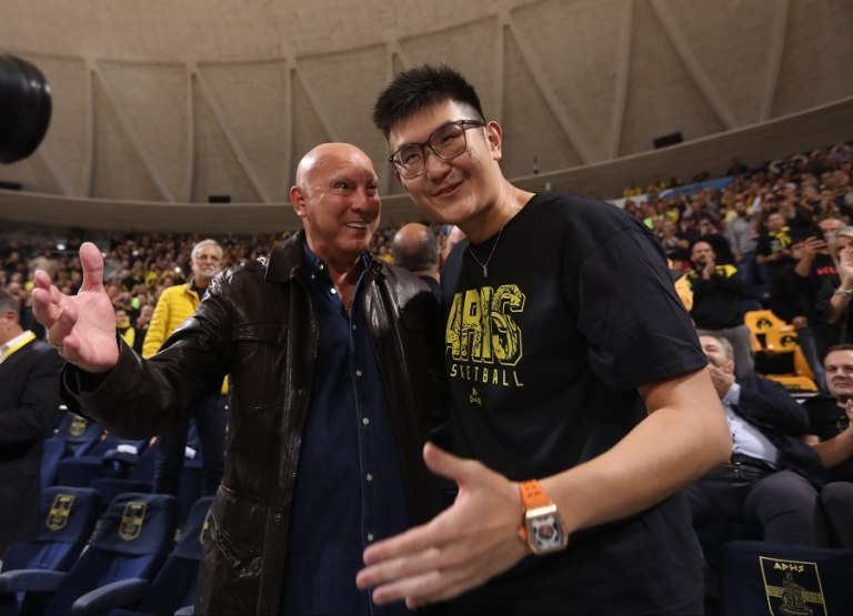 Νίκος Γκάλης: Συγκινούμαι όταν βλέπω το γήπεδο γεμάτο  Ο Σιάο δείχνει σεβασμό στην ιστορία του Άρη (vid)