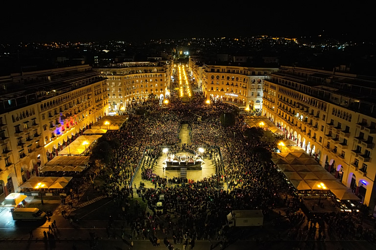 Συνάντηση πέντε Επιταφίων