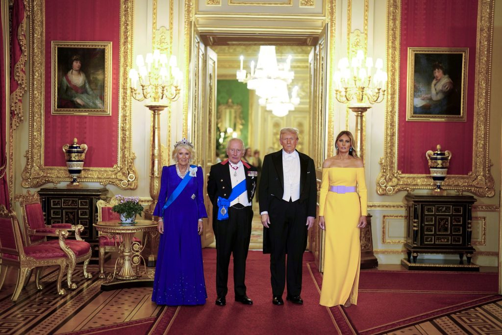 Βρετανία: Βασιλικά δείπνα και οργή στους δρόμους