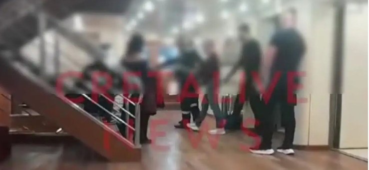 Απίστευτο περιστατικό σε πλοίο για Κρήτη: Γυμνός άνδρας φέρεται να εισέβαλε σε καμπίνα μαθητριών σχολικής εκδρομής