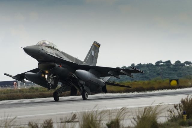 Η Τουρκία στέλνει F16 στα