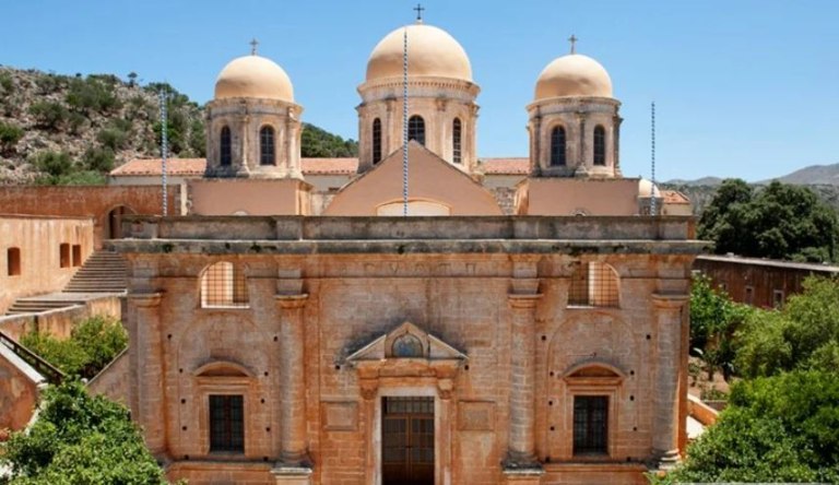 Εκβιασμοί και υφαρπαγή περιουσιών από την κρητική μαφία  Το σχέδιο με το γηροκομείο και η βοήθεια κληρικών