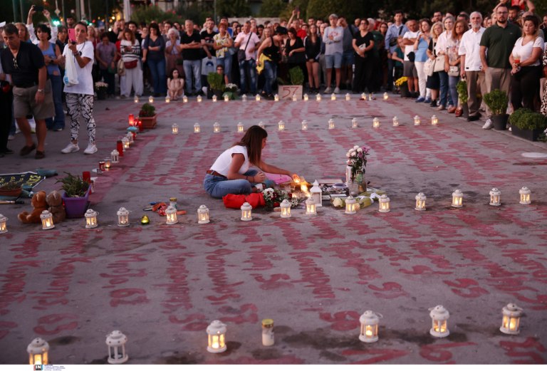 Τέμπη: Σε θέση άμυνας η κυβέρνηση  Αναφαίρετο δικαίωμα των συγγενών να ζητήσουν εκταφή, λέει η αντιπολίτευση