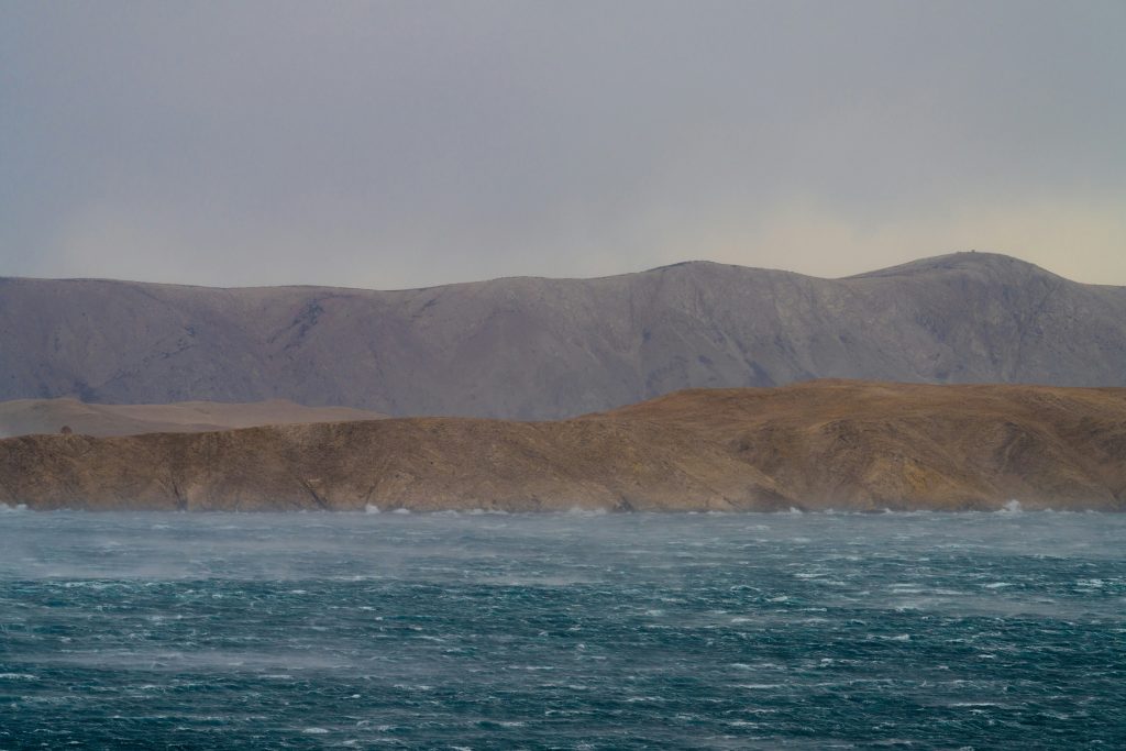 Σουρτσέι: Το νησί που ξεπήδησε απ τη θάλασσα και έγινε εργαστήριο ζωής