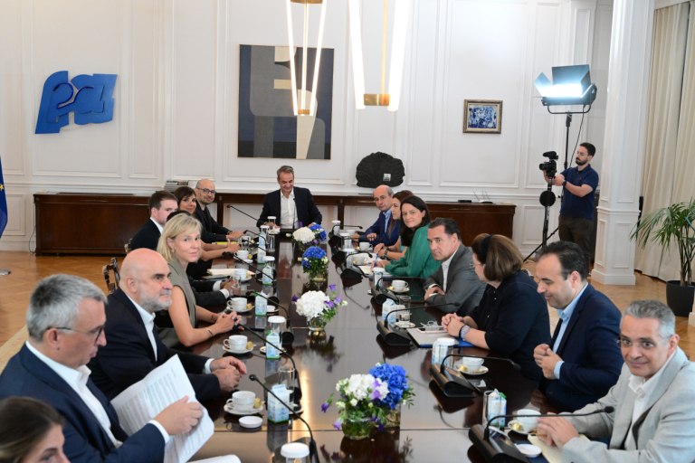 Διυπουργική σύσκεψη στο Μαξίμου με στελέχη της Google για το μέλλον της Τεχνητής Νοημοσύνης