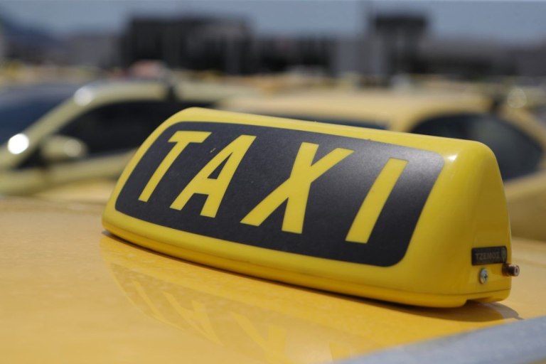 Αεροδρόμιο Ελ. Βενιζέλος: Οδηγός ταξί απείλησε συνάδελφό του με μαχαίρι  Ποια ήταν η αιτία