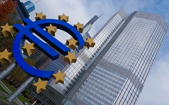 Γιατί η ΕΚΤ θα αναβάλει την επόμενη μείωση επιτοκίων ως τον Δεκέμβριο
