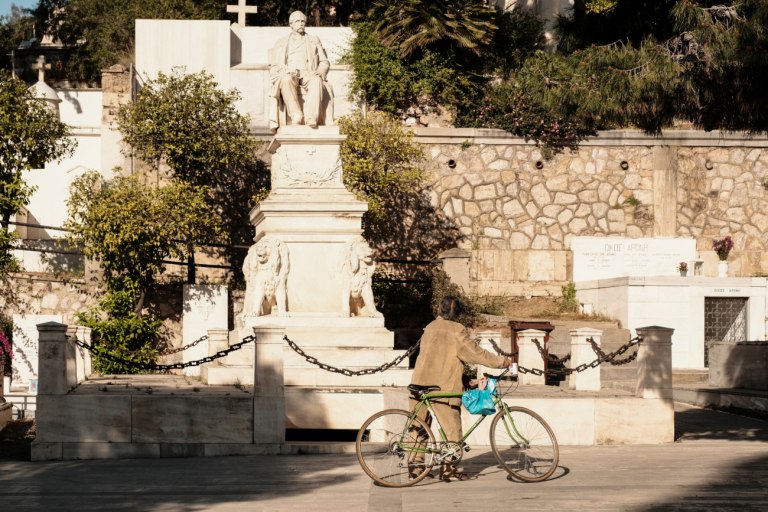 Νεκροταφεία: Οι άγνωστες ιστορίες των κοιμητηρίων της Αθήνας