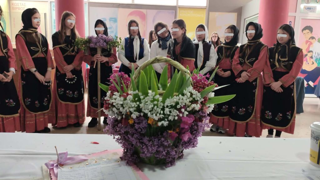 Αναβίωσαν οι Λαζαρίνες στα Τρίκαλα