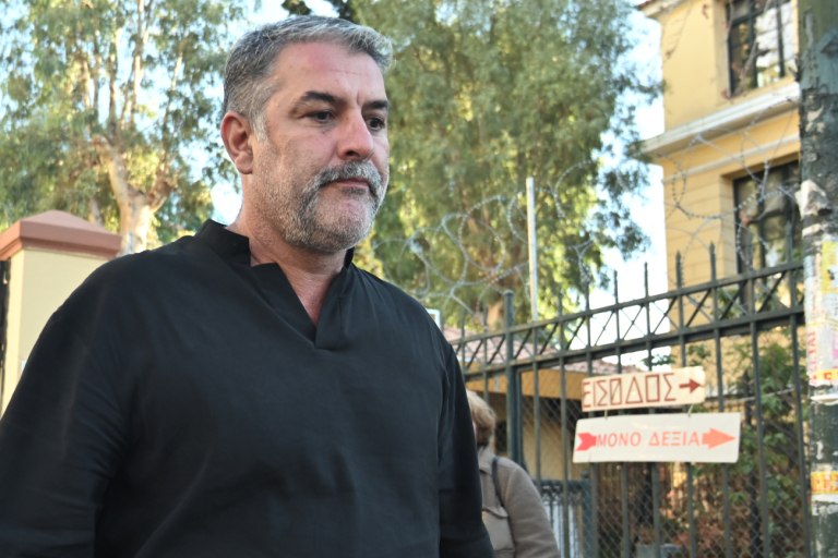 Βασίλης Μπισμπίκης: Τα αυτοκίνητα είναι διαλυμένα  Τι λέει θύμα του τροχαίου