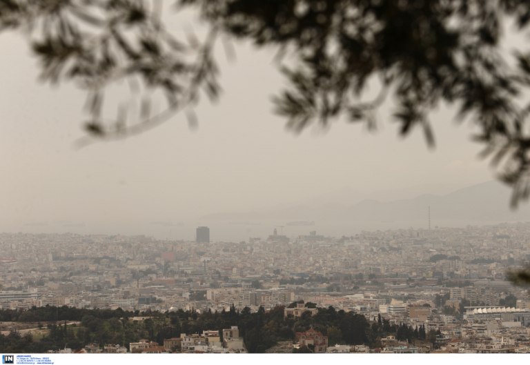 Καιρός: Θαμπό πέπλο αφρικανικής σκόνης πάνω από την Αθήνα  Απότομο φθινόπωρο με βροχές τη Δευτέρα