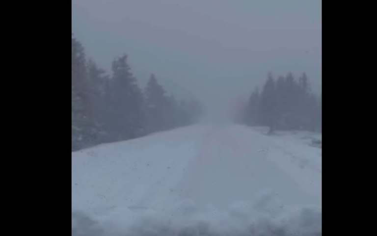 Καλάβρυτα: Επιχείρηση απεγκλωβισμού οδηγών λόγω έντονης χιονόπτωσης  Χιονοθύελλα στο χιονοδρομικό κέντρο