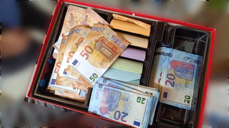 Κατερίνη: Ελεύθερος με όρους ο 17χρονος που κατηγορείται για πλαστά χαρτονομίσματα και τραπεζικές κάρτες κλώνους