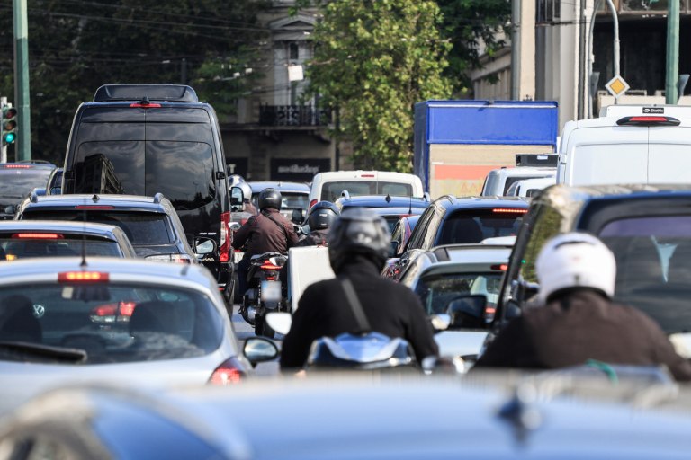 Κίνηση στους δρόμους: Αυξημένη σε Κηφισό και Κηφισίας  Καθυστερήσεις στην Αττική Οδό