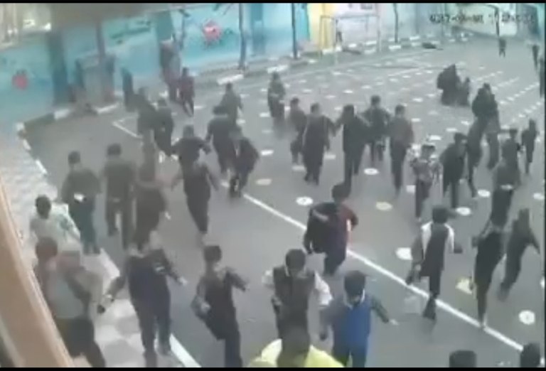 Ιράν: Η στιγμή αμερικανοϊσραηλινής επίθεσης κοντά σε σχολείο αρρένων  Ένα παιδί σκοτώθηκε [βίντεο]