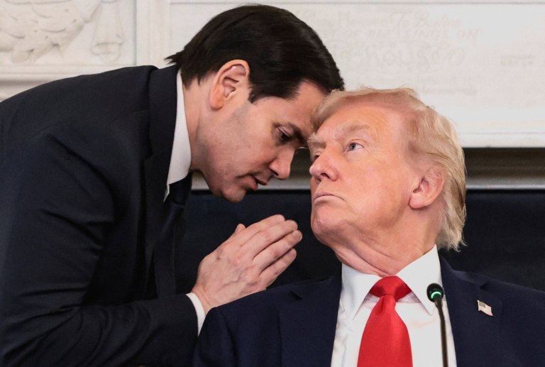 Στις 12:00 ώρα Αιγύπτου μπαίνει σε εφαρμογή η πρώτη φάση του σχεδίου ειρήνης στη Γάζα με εγγυητές