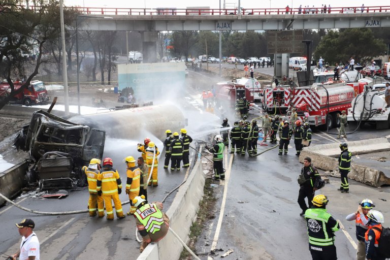 Μεξικό: Αυξάνεται ο τραγικός απολογισμός  Τουλάχιστον 21 νεκροί από την έκρηξη βυτιοφόρου