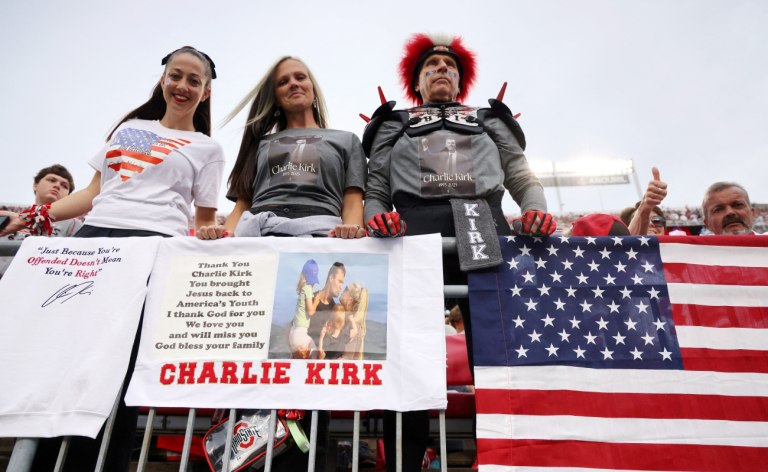 Τσάρλι Κερκ: Ο δολοφόνος συνελήφθη, το κίνητρο αναζητείται, η παραπληροφόρηση συνεχίζεται