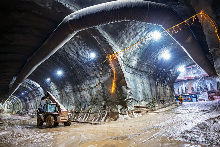 Μετρό: Προς τον Σταθμό Δικαστήρια ο μετροπόντικας της γραμμής 4  Πέρασε την Κυψέλη