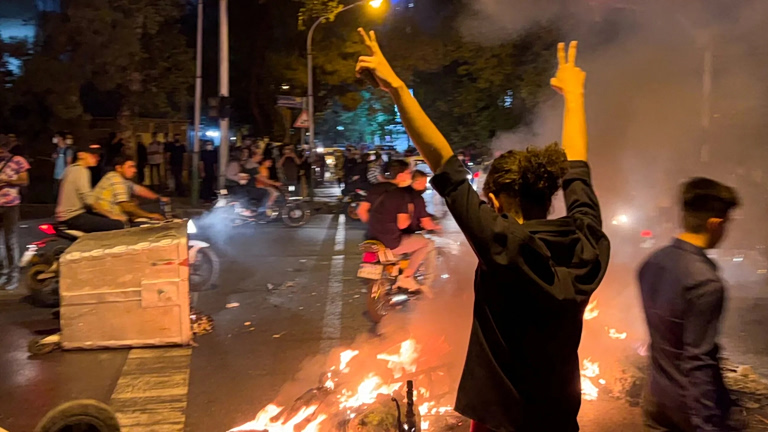 Το Ιράν θα εκτελέσει την πρώτη γυναίκα διαδηλώτρια, καθώς συνεχίζεται η βίαιη καταστολή του Ιανουαρίου