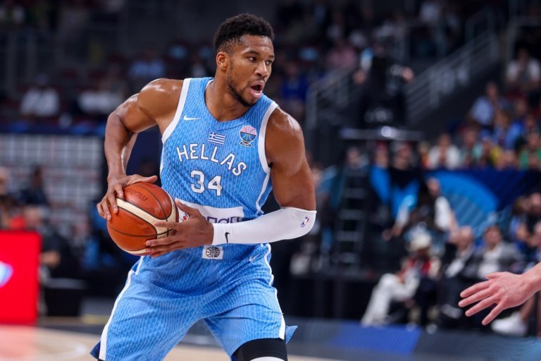 Νέο συγκινητικό βίντεο του Αντετοκούνμπο: Δεν υπάρχει καλύτερο συναίσθημα από το να εκπροσωπείς τη χώρα σου