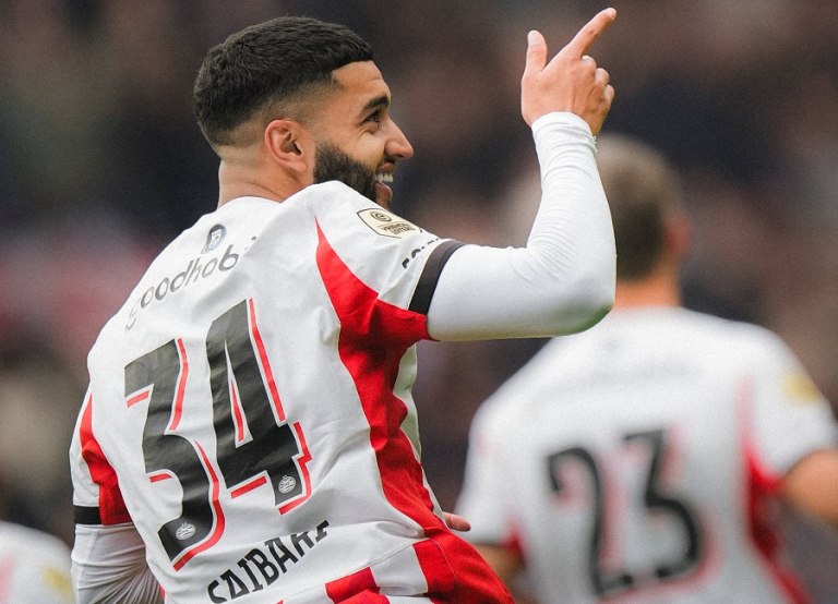 Αντίπαλοι Ολυμπιακού: Σούπερ παιχνίδι και ισοπαλία στο Αϊντχόφεν  Αγιαξ (2-2)