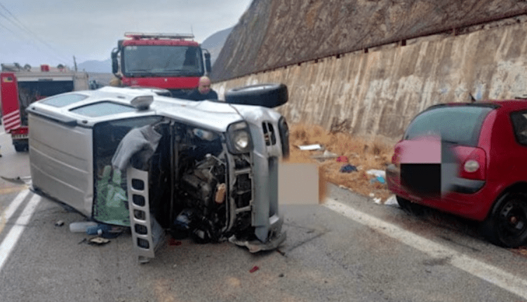 Δύο νεκροί και ένας τραυματίας στο Γαλαξίδι μετά από σφοδρή σύγκρουση αυτοκινήτων