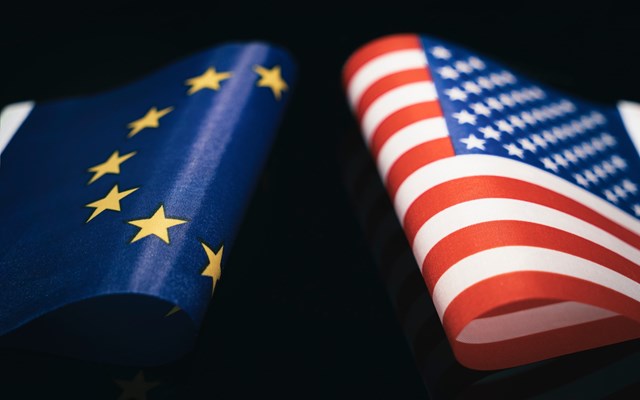 ΕΕ: Πιέσεις για τροποποιήσεις στη συμφωνία εμπορίου με τις ΗΠΑ - Κίνδυνος κλιμάκωσης των σχέσεων με τον Τραμπ