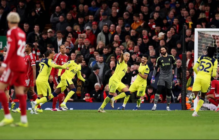 Λίβερπουλ  Τότεναμ 1-1: Νέα γκέλα οι κόκκινοι, βαθμός-ανάσα στο 90 για τους σπερς (pics, vids)