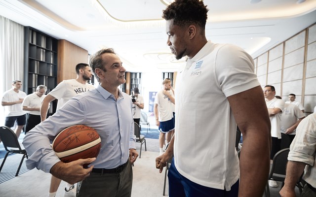 Κυρ. Μητσοτάκης: Ο Γιάννης Αντετοκούνμπο ενσαρκώνει τις κοινές μας αξίες: ανθρώπινη αξιοπρέπεια, ισότητα, κοινωνική ένταξη