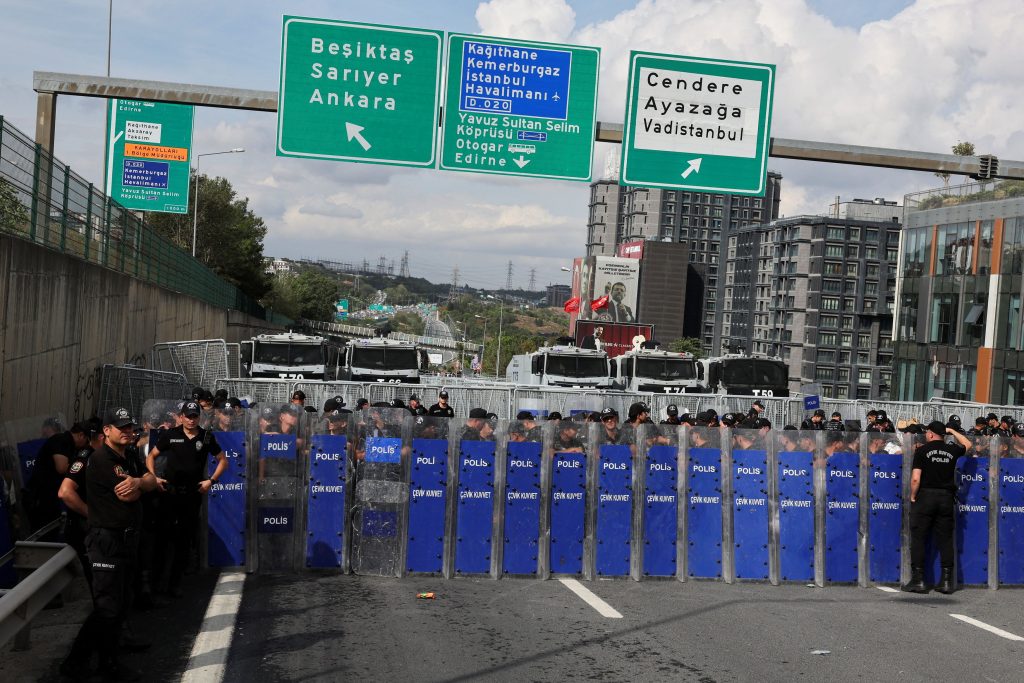 Τουρκία: Συγκρούσεις αστυνομίας και βουλευτών του Ρεπουμπλικανικού Λαϊκού Κόμματος