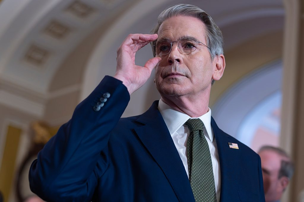 Μπέσεντ: Επιτρέπουμε τη διέλευση ιρανικών τάνκερ από τα Στενά του Ορμούζ για να διατηρηθεί η τροφοδοσία της παγκόσμιας αγοράς