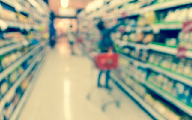 Πρώτο θύμα του πολέμου η παραδοσιακή λιανική