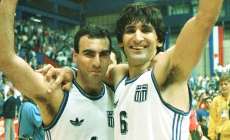 Οι θρύλοι του μπάσκετ αποχαιρέτησαν την Μεγάλη Κυρία: Γκάλης  Γιαννάκης είπαν αντίο στη Μαρινέλλα (pics)