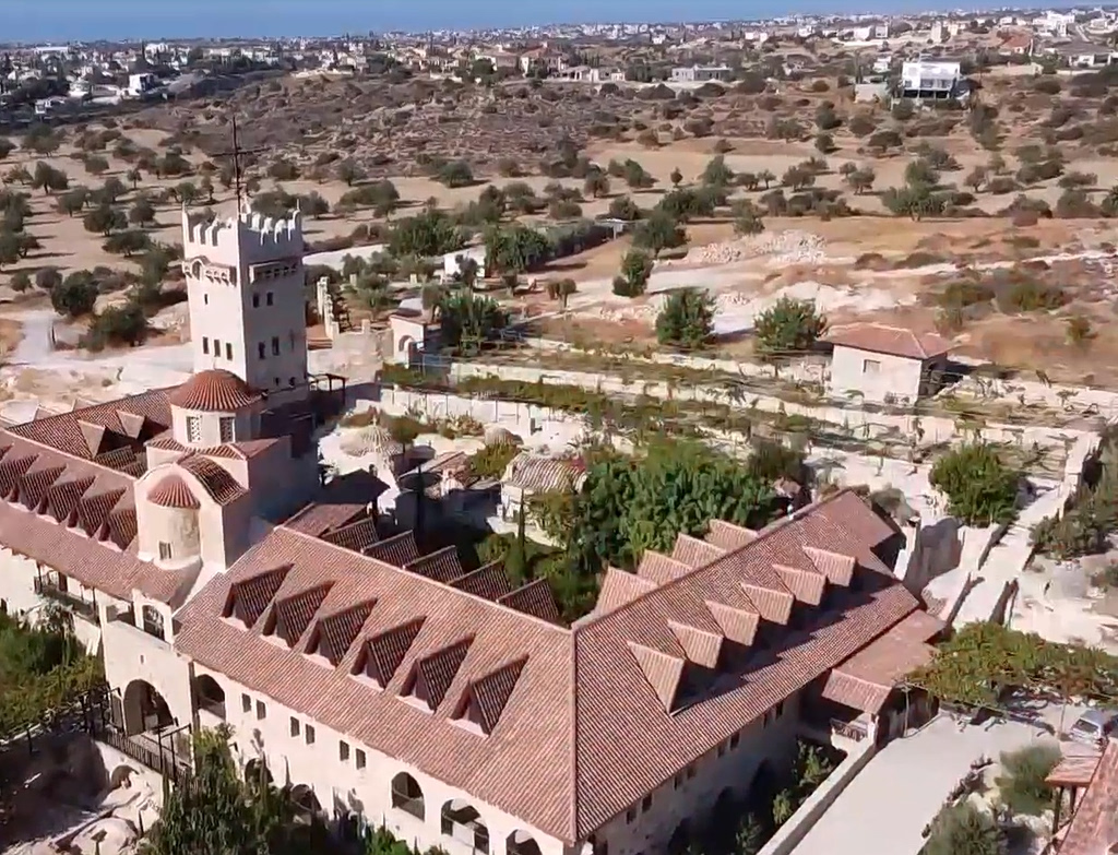 Σε κατάσταση συναγερμού η Κύπρος: Χωριό φάντασμα το Ακρωτήρι  Ανησυχία στους Έλληνες φοιτητές