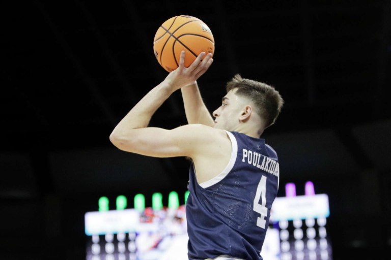 Ποιος είναι ο 22χρονος Τζον Πουλακίδας που κόπηκε από τους Κλίπερς και έχει ελληνικό διαβατήριο (vids)