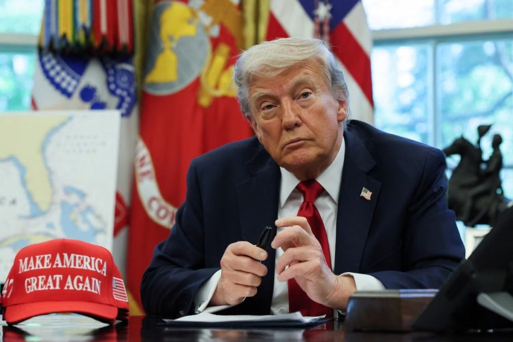 Ο Τραμπ αναζητά διέξοδο από τον πόλεμο με το Ιράν  Φόβοι για το πολιτικό κόστος και τις τιμές του πετρελαίου