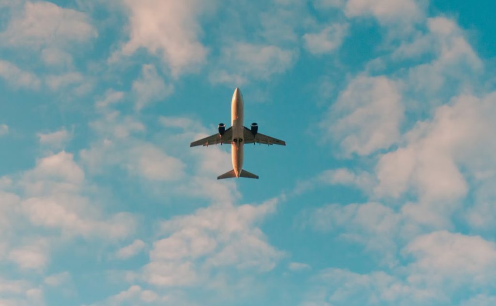 ΔΟΕ: Τηλεργασία και περιορισμός πτήσεων για μείωση της κατανάλωσης πετρελαίου