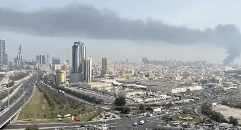 Μέση Ανατολή: Με πτήσεις τσάρτερ 200.000 δολαρίων και ατέλειωτες ώρες στον δρόμο φεύγουν οι πλούσιοι