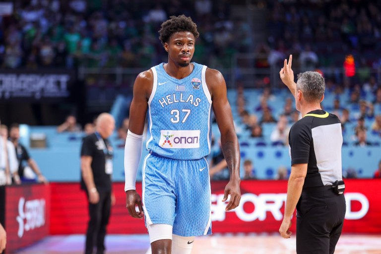 Γιάννης πασάρει, Κώστας Αντετοκούνμπο σκοράρει για την Εθνική (vid)