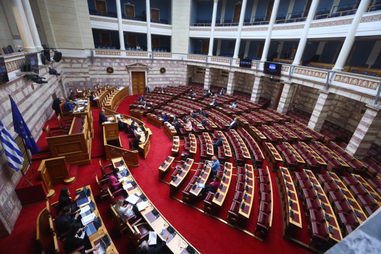 Βουλή: Πυρ ομαδόν της αντιπολίτευσης για το 13ωρο  Αποσύρετε το νομοσχέδιο της μισθωτής σκλαβιάς