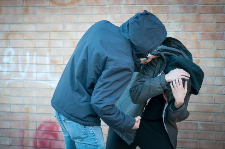 Ηλιούπολη: Συνελήφθησαν 4 ανήλικοι για επίθεση εις βάρος 18χρονου