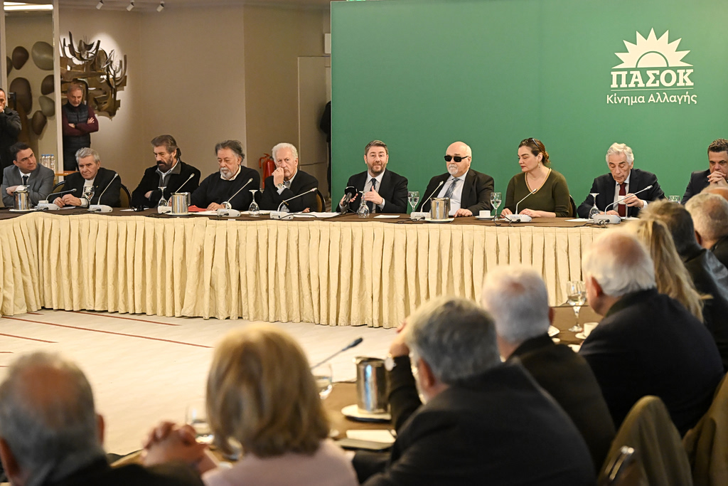 ΠΑΣΟΚ: Μήνυμα ενότητας με φόντο τον Ανδρέα  Στο τραπέζι καταστατικές αλλαγές ενόψει συνεδρίου