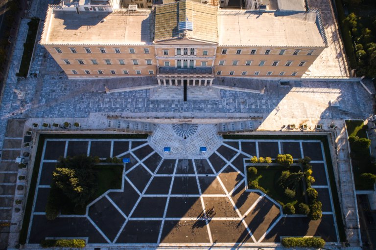 Ποιους θεσμούς